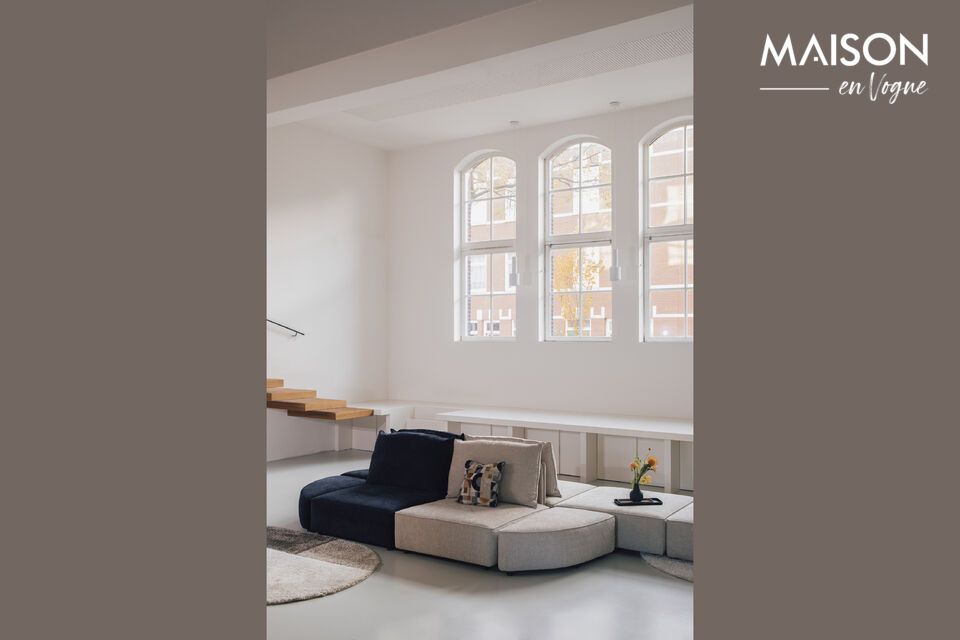 Dieses Sofaelement ist aus hochwertigem blauen Ribbed-Stoff gefertigt und bietet einen äußerst
