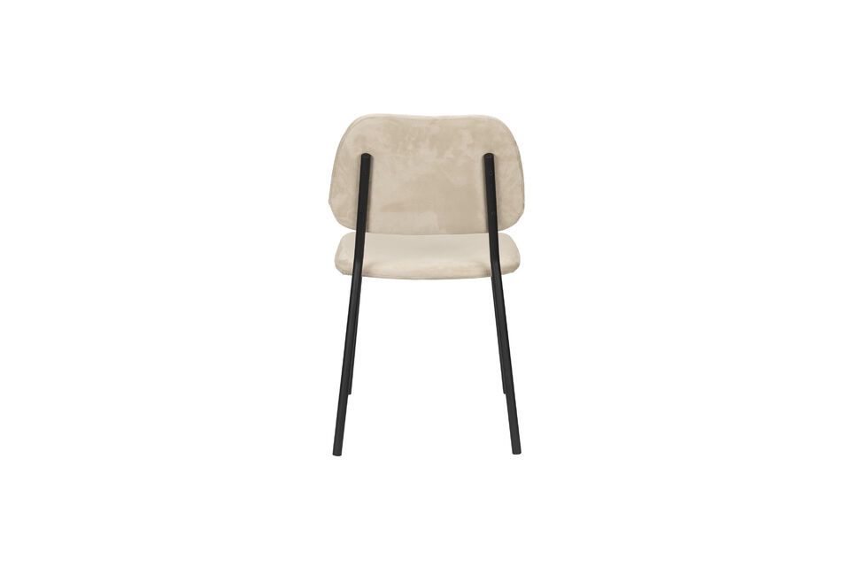 Sein schlichtes Design und die beige Farbe machen es einfach