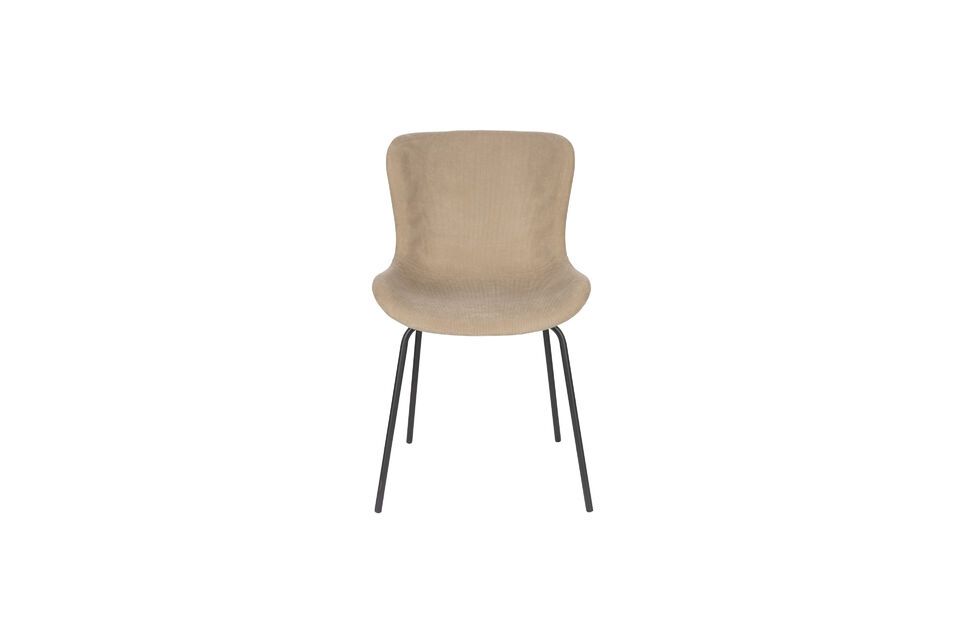 Die schlichte und vielseitige Farbe Beige lässt sich problemlos mit verschiedenen Farbpaletten