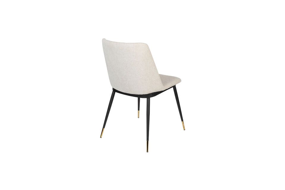 Die beige Farbe des Stuhls Lionel bietet einen neutralen und beruhigenden Farbton