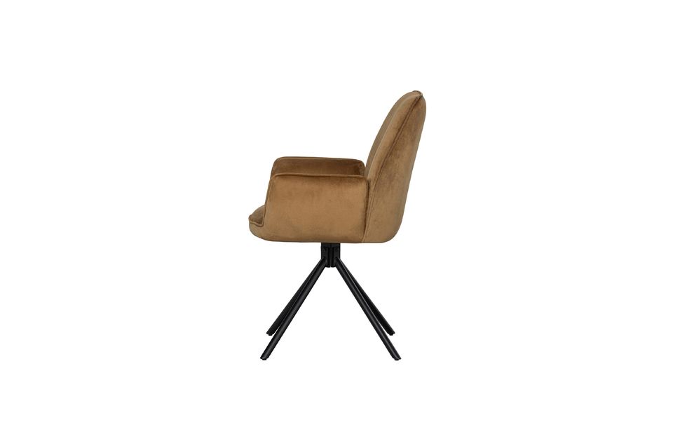 Die Farbe Karamell verleiht dem Sessel einen modernen Touch und passt zu vielen verschiedenen