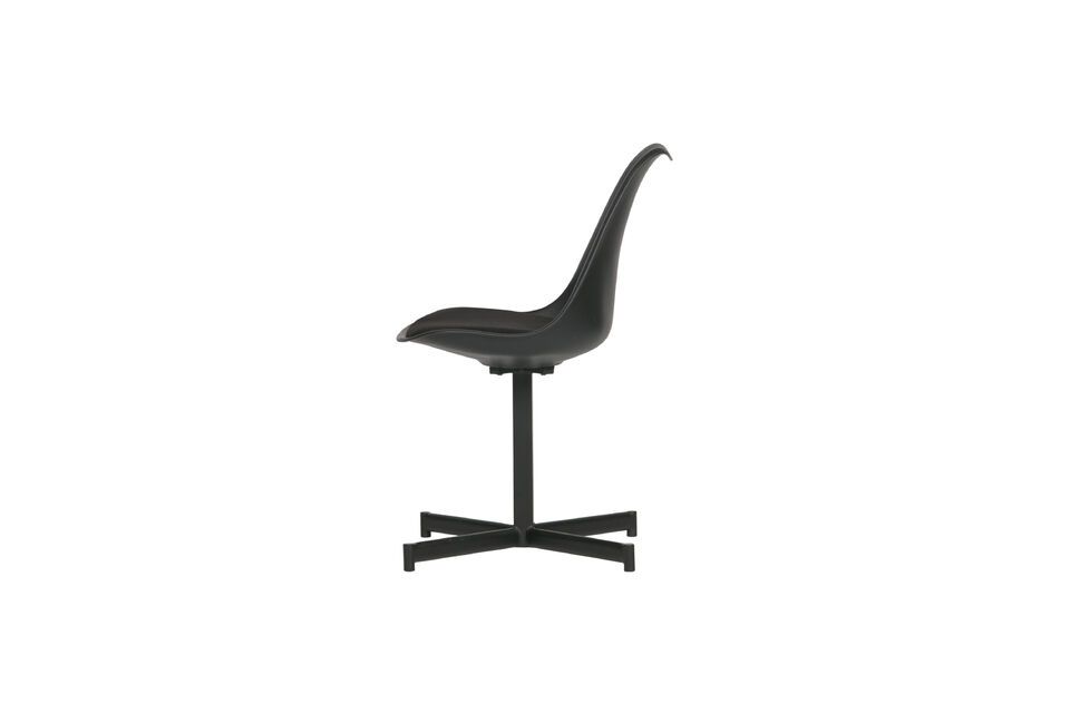 Dieser Stuhl mit einer eleganten Kunststoffschale und einer Basis aus schwarz lackiertem Metall mit