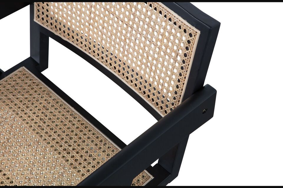 Denken Sie daran, den Stuhl mit Gleitern auszustatten, um Ihren Boden zu schützen