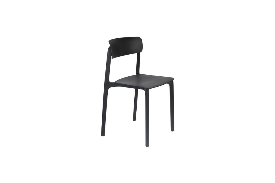 Der aus hochwertigem Kunststoff gefertigte Stuhl Clive ist nicht nur robust