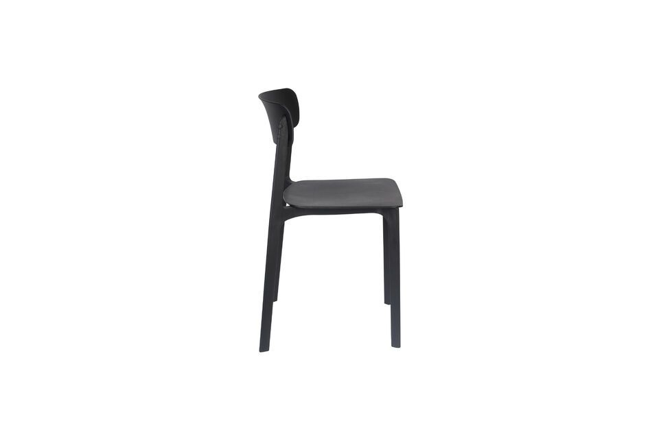 Sein minimalistisches Design und die vielseitige Farbe machen den Clive Stuhl ideal für alle