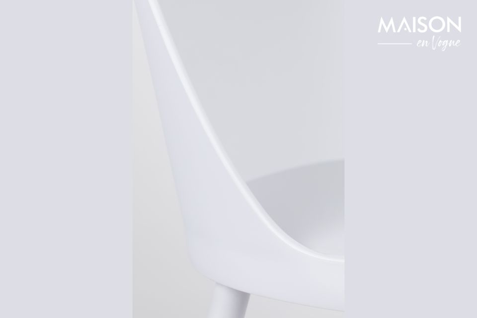 Dieser Pip Stuhl in weiß von Zuiver wird dank seines klassischen und sehr reinen Designs leicht