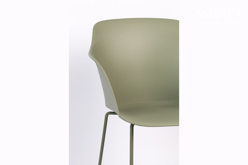 Dieser von White Label erfundene Stuhl in grün sorgt für einen industriellen Look in Ihrem Zimmer