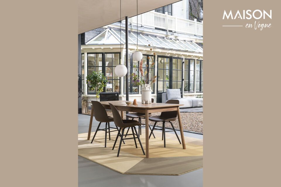 Mit einem Gewicht von 16 kg ist dieser Teppich robust und bietet Textur und Komfort unter Ihren