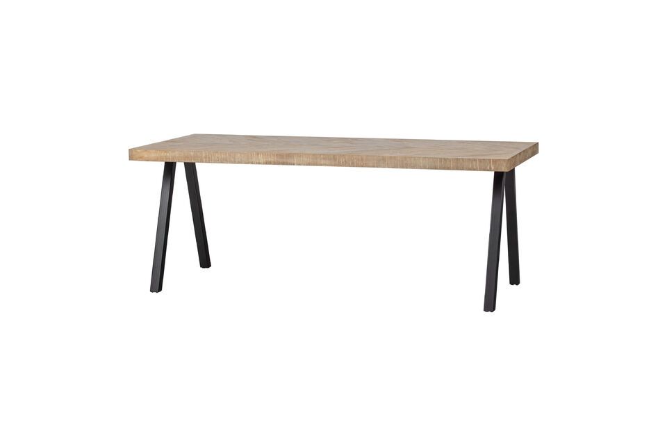 Mit einer Länge von 200 cm und einer Breite von 90 cm bietet dieser Tisch bequem Platz für 6 bis