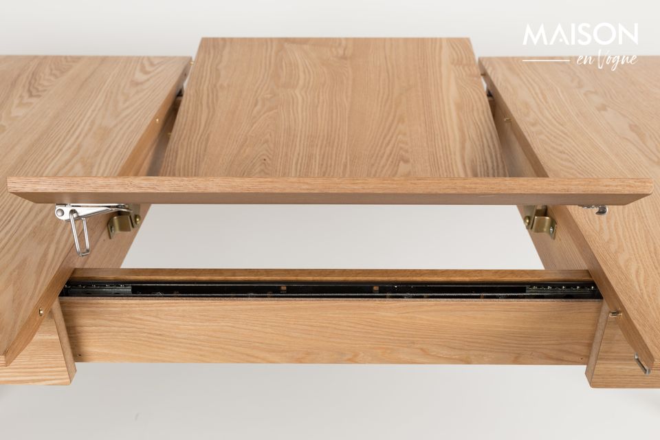 Der Tisch ist auch ein sehr praktisches Produkt, da er in seinem Zentrum modular aufgebaut ist