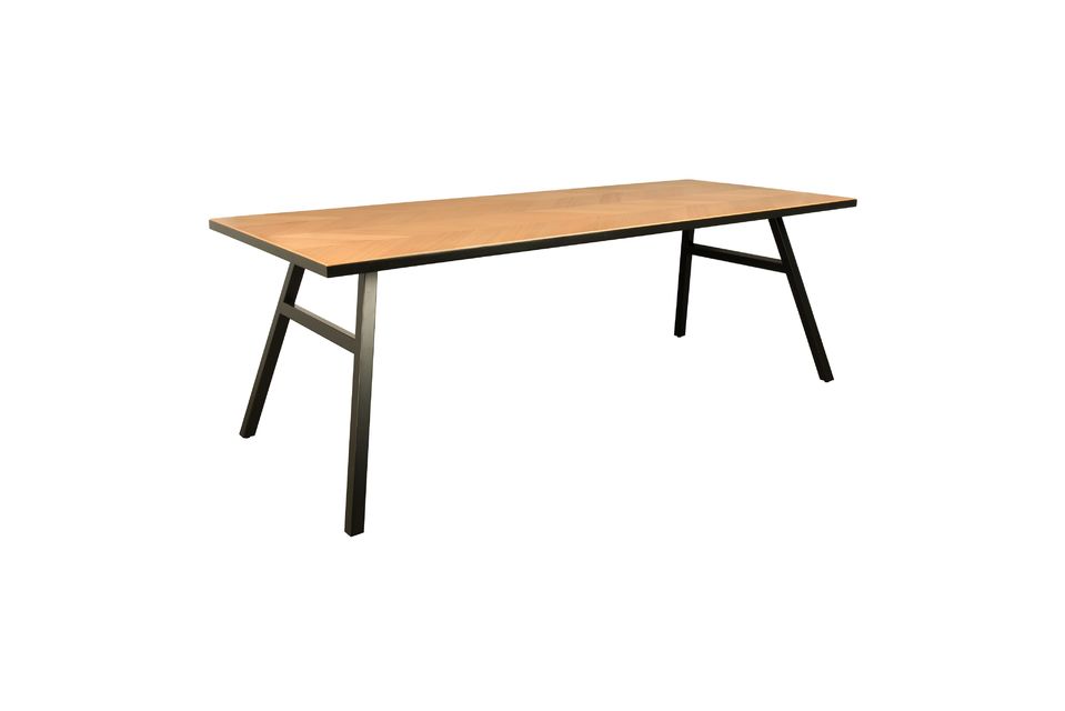 Für kleinere Räume ist der Tisch jedoch im Format 180 x 90 erhältlich