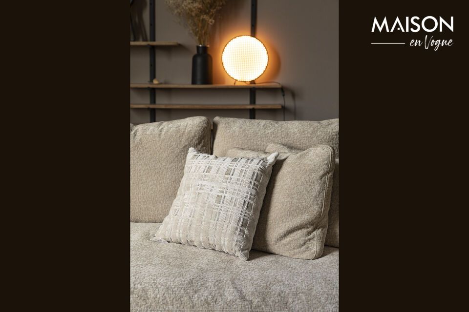 Das exklusive Design der Sien-Lampe mit der Verwendung von geflochtenem Rattan filtert das Licht auf