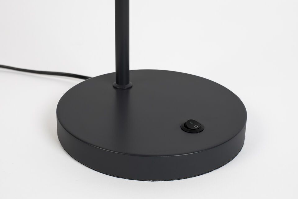 Mit einem Gewicht von nur 2 kg ist die Lampe stabil