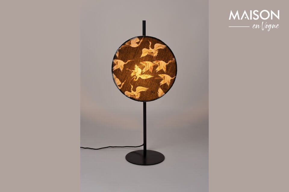 Beleuchten Sie elegant mit unserer Lampe aus haltbarem schwarzem Metall.