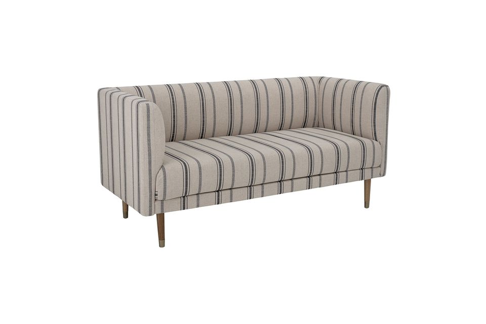 Sein schlichtes und elegantes Design wird Sie dieses Sofa lieben lassen